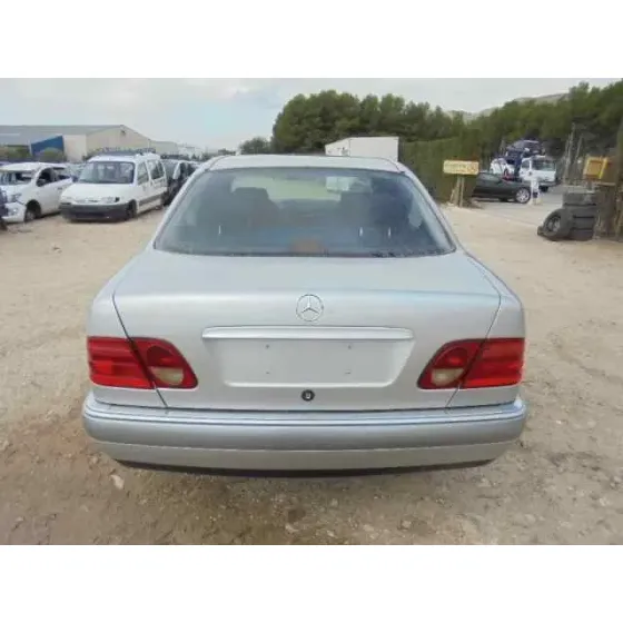 MERCEDES CLASE E (W210) BERLINA '1997 240 (210.061) GRIS