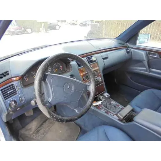 MERCEDES CLASE E (W210) BERLINA '1997 240 (210.061) GRIS