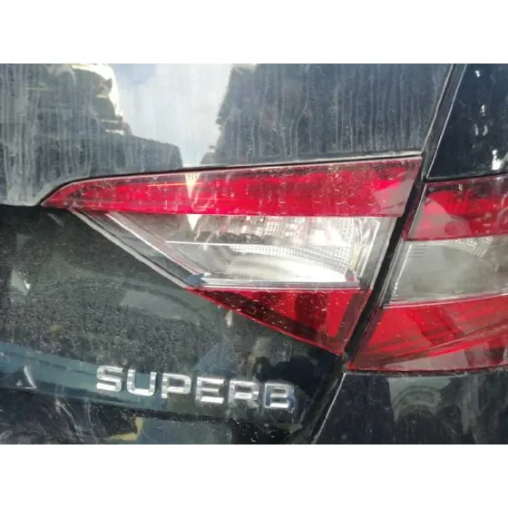 Piloto Trasero Derecho Interior para Skoda Superb (3V3)