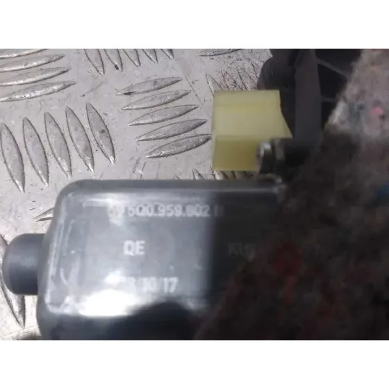 Elevalunas Delantero Derecho para Skoda Superb (3V3)