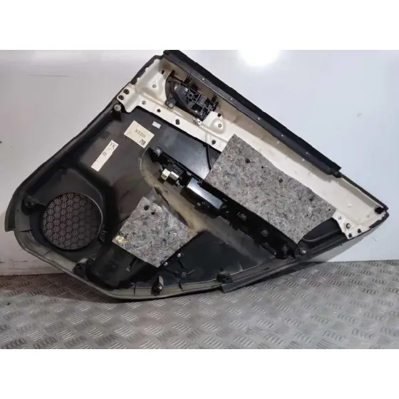 Guarnecido Puerta Trasera Izquierda para Subaru Xv