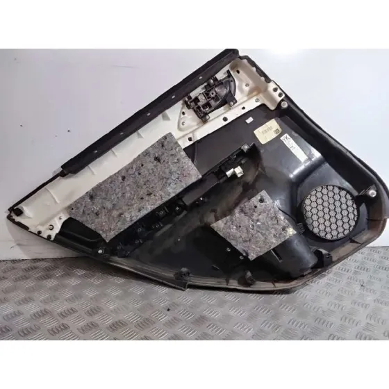 Guarnecido Puerta Trasera Derecha para Subaru Xv