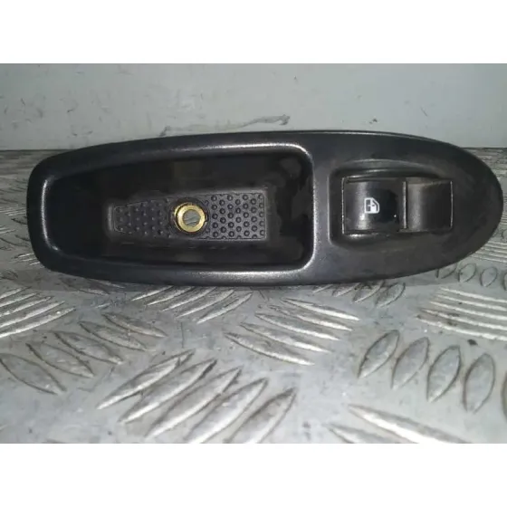 Mando Elevalunas Trasero Izquierdo para Fiat 500 L (330)