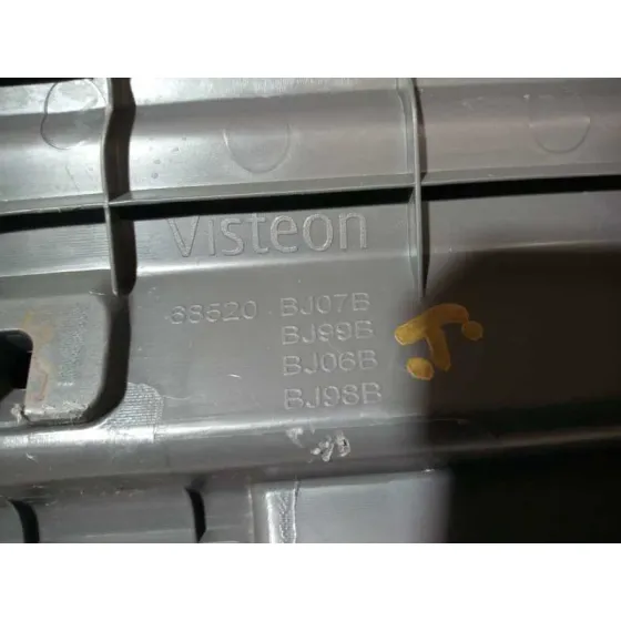 Guantera para Nissan Nv 200 (M20)