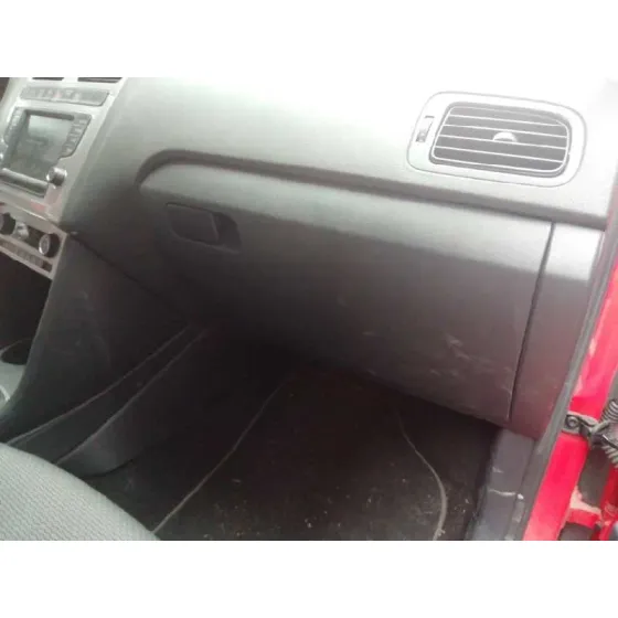 Guantera para Volkswagen Polo (6C1)