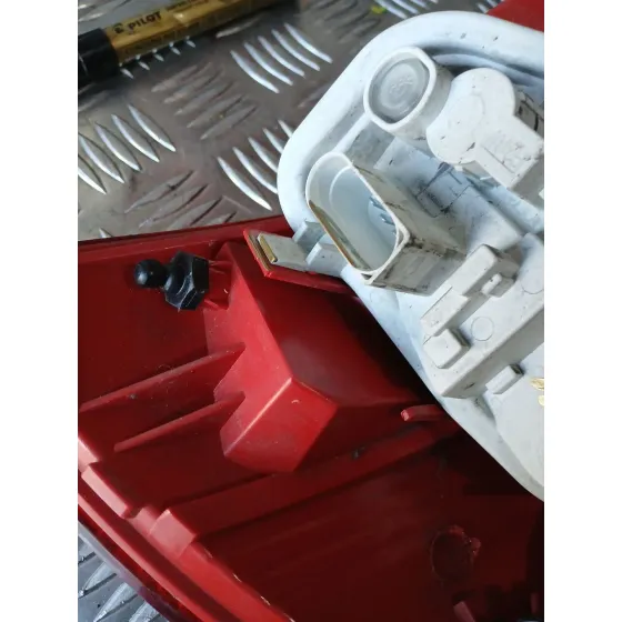 Piloto Trasero Derecho para Audi A6 Avant (4F2)