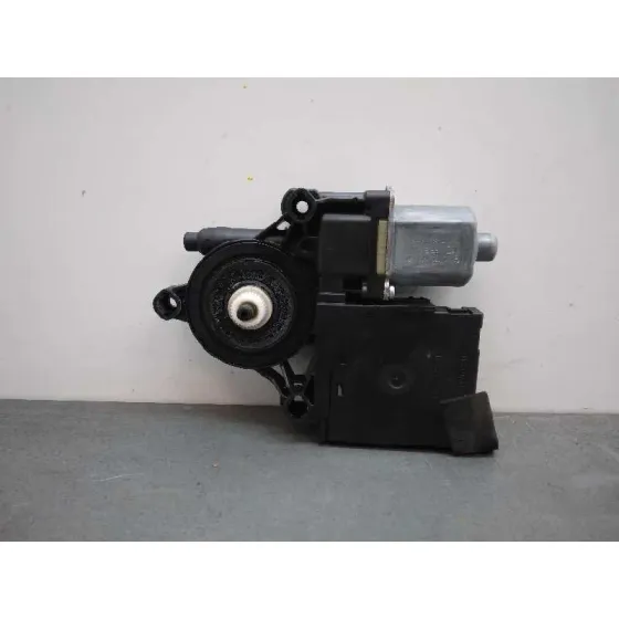 Motor Elevalunas Delantero Derecho para Volkswagen Passat Berlina (3C2)
