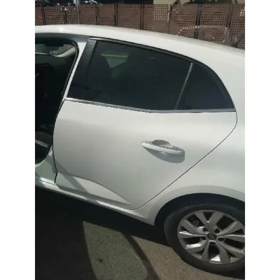 Puerta Trasera Izquierda para Renault Megane Iv Berlina 5P