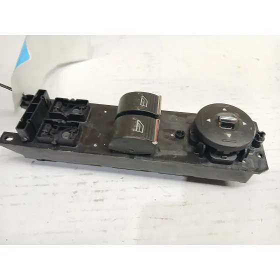 Mando Elevalunas Delantero Izquierdo para Ford Fiesta (Ccn)