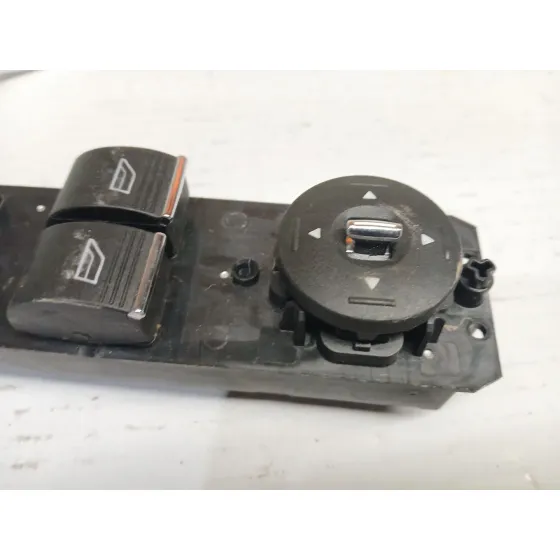 Mando Elevalunas Delantero Izquierdo para Ford Fiesta (Ccn)