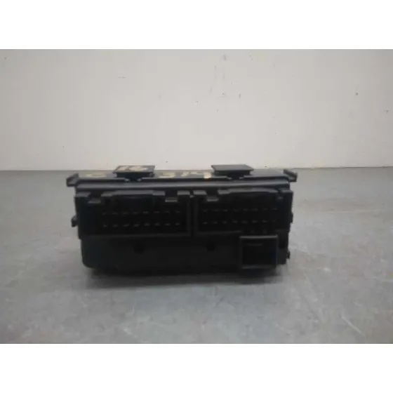 Caja Reles / Fusibles para Kia Carens ( )