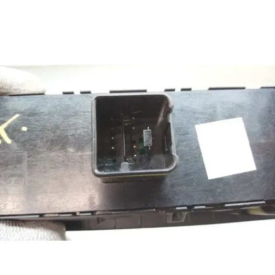 Mando Elevalunas Delantero Izquierdo para Volkswagen Passat Lim. (362)
