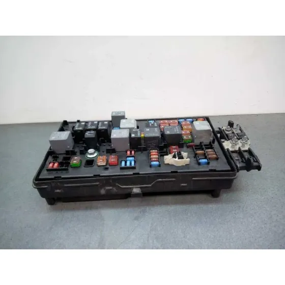 Caja Reles / Fusibles para Opel Insignia Sports Tourer