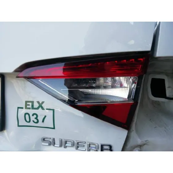 Piloto Trasero Derecho Interior para Skoda Superb (3V3)