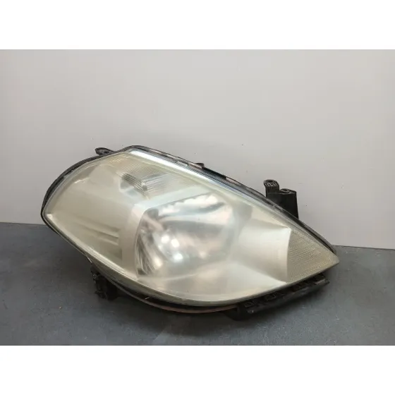 Faro Derecho para Nissan Tiida (C11X/Sc11X)