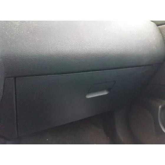 Guantera para Nissan Tiida (C11X/Sc11X)