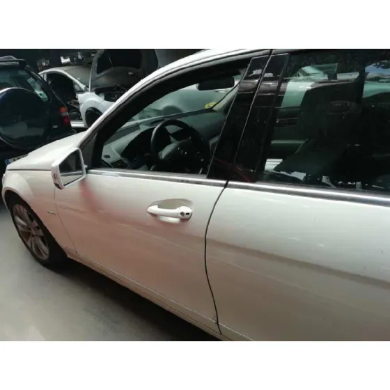 Puerta Delantera Izquierda para Mercedes-Benz Clase C (W204) Berlina
