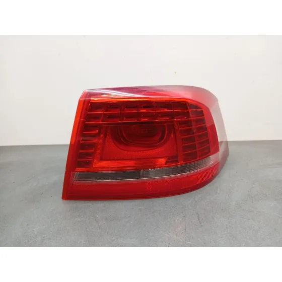 Piloto Trasero Derecho para Volkswagen Passat Lim. (362)