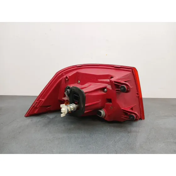 Piloto Trasero Derecho para Volkswagen Passat Lim. (362)