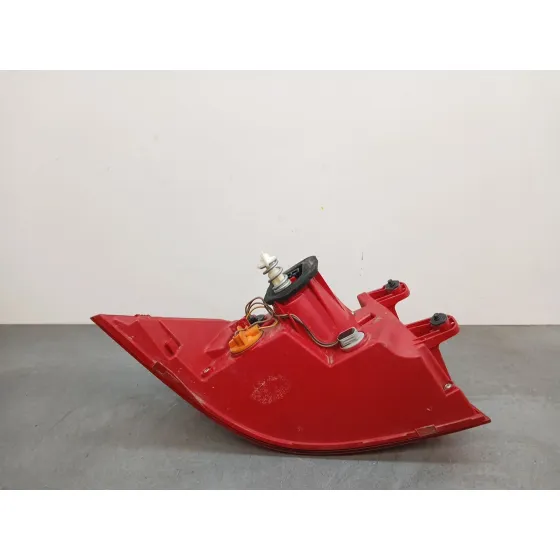 Piloto Trasero Derecho para Volkswagen Passat Lim. (362)