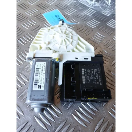 Motor Elevalunas Delantero Izquierdo para Seat Leon (1P1)