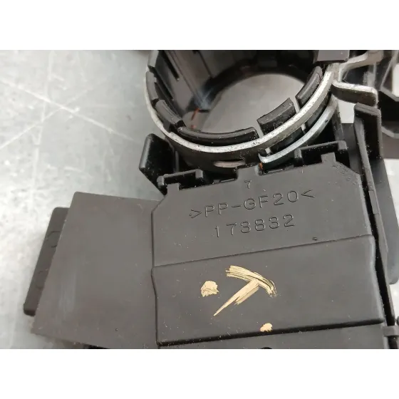 Mando Multifuncion para Toyota Prius (Nhw30)