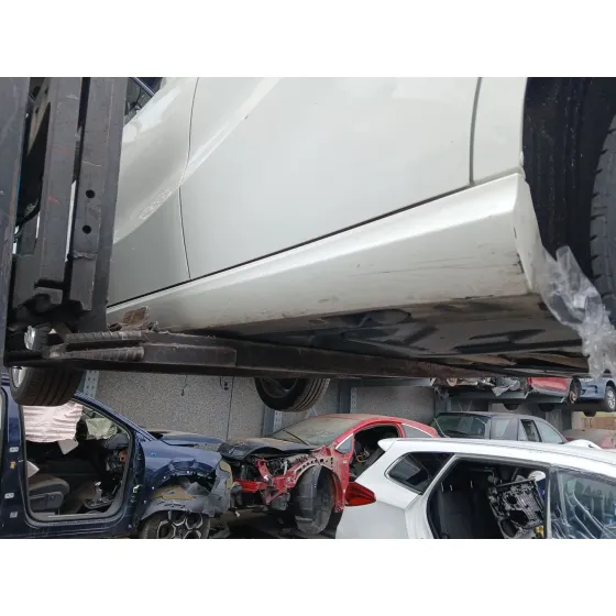 Faldon Lateral para Mercedes-Benz Clase A (W176)