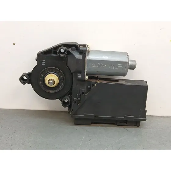 Motor Elevalunas Delantero Derecho para Volkswagen Touareg (7La)
