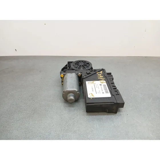 Motor Elevalunas Delantero Derecho para Volkswagen Touareg (7La)