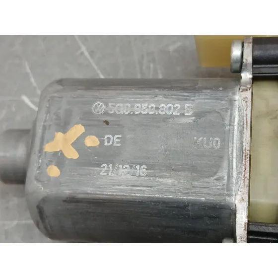 Elevalunas Delantero Derecho para Skoda Superb (3V3)