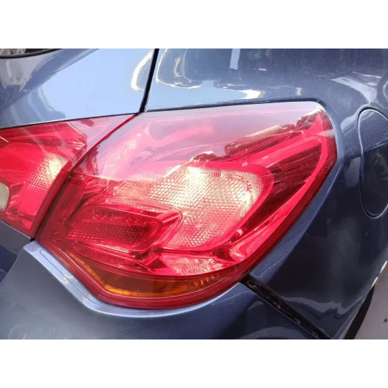 Piloto Trasero Derecho para Opel Astra J (P10)