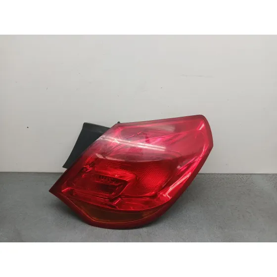 Piloto Trasero Derecho para Opel Astra J (P10)