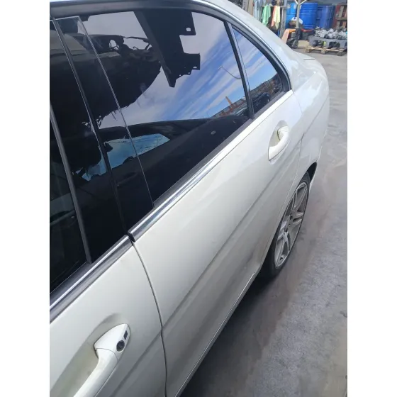 Puerta Trasera Izquierda para Mercedes-Benz Clase C (W204)