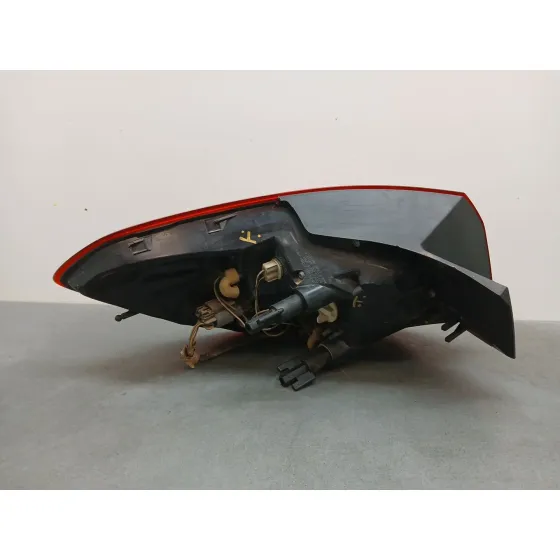 Piloto Trasero Derecho para Opel Astra J Sports Tourer (P10)