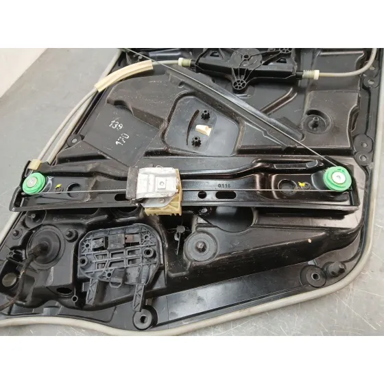 Elevalunas Delantero Derecho para Mercedes-Benz Clase A (W176)