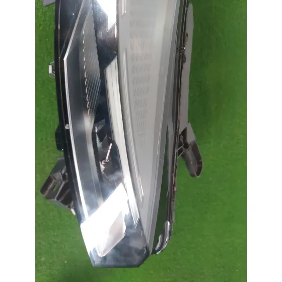 Faro Derecho para Renault Clio V (B7_)