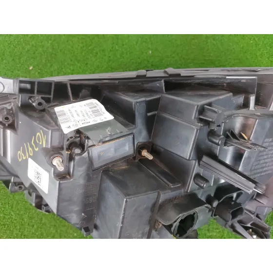 Faro Derecho para Renault Clio V (B7_)