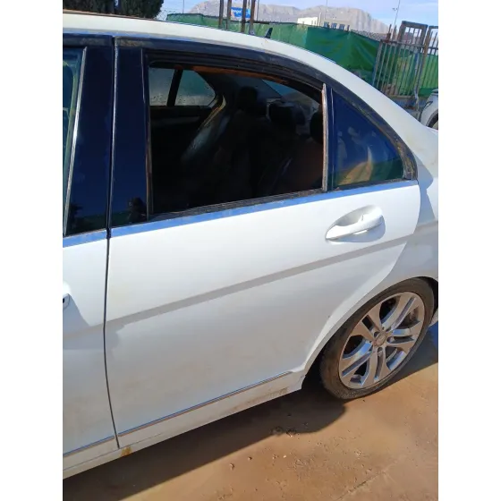 Puerta Trasera Izquierda para Mercedes-Benz Clase C (W204)