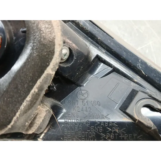 Piloto Trasero Izquierdo para Mazda 3 (Bl)