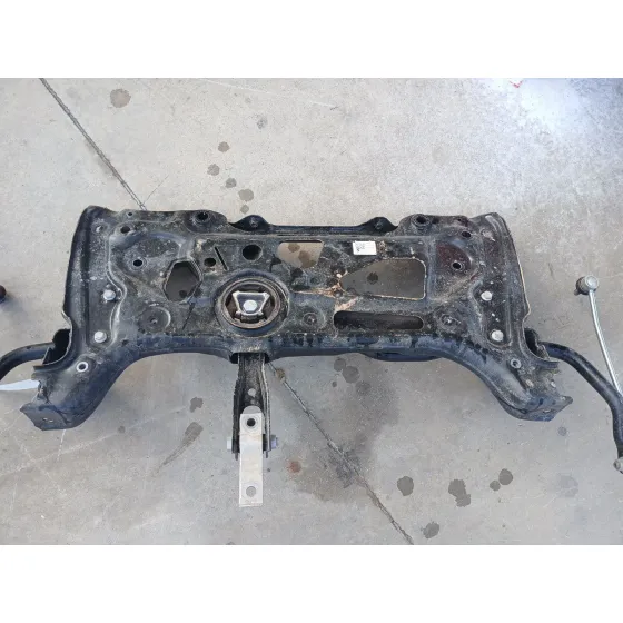 Puente Delantero para Audi Q3 Sportback (F3N)