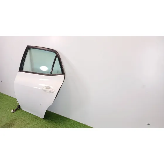 Puerta Trasera Izquierda para Toyota Auris (_E15_)