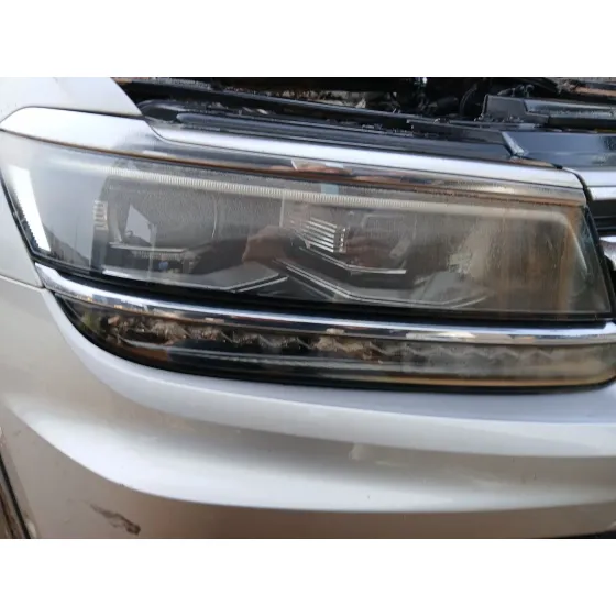 Faro Derecho para Volkswagen Tiguan (Ad1, Ax1)