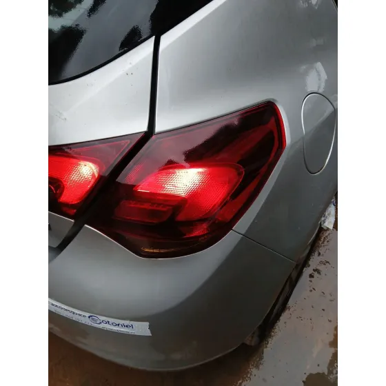 Piloto Trasero Derecho para Opel Astra J (P10)