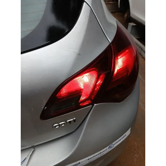 Piloto Trasero Derecho Interior para Opel Astra J (P10)