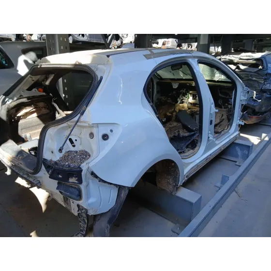 Carroceria para Mercedes-Benz Clase A (W176)