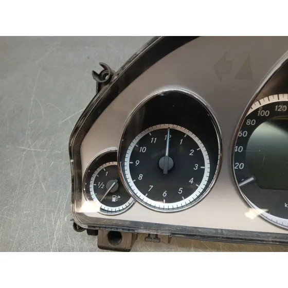 Cuadro Instrumentos para Mercedes-Benz Clase E Descapotable (A207)