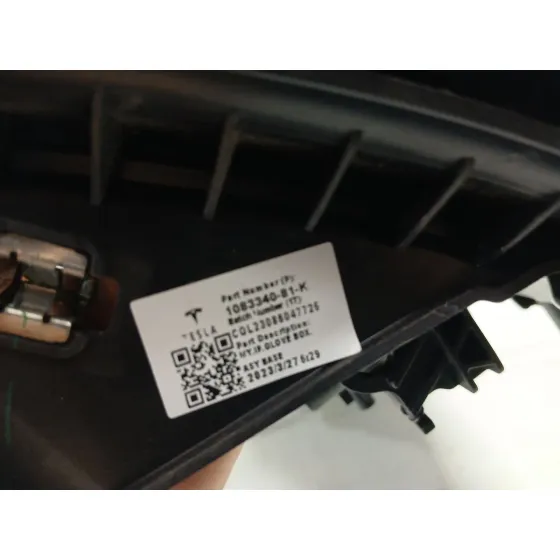Guantera para Tesla Model 3