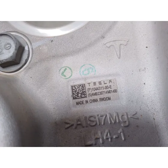 Mangueta Delantera Izquierda para Tesla Model 3