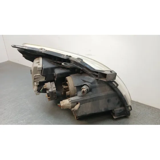 Faro Izquierdo para Toyota Avensis Sedan (_T25_)