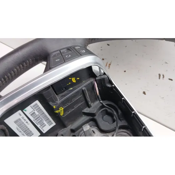 Volante para Volvo V40 Hatchback (525)